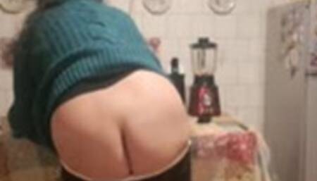 HOUSEWIFE CLEANS KITCHEN AND SHOWS ASS