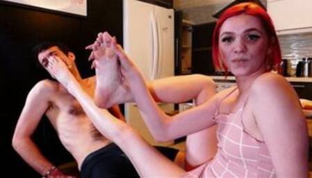 She Forgot The FootJob! - Princess Aria (HD1080p)