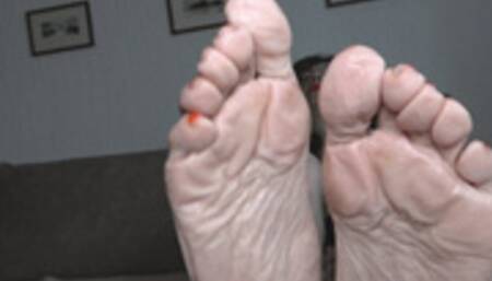 wrinkly large feet