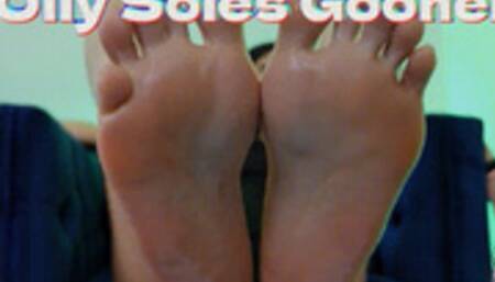 Oily Soles Gooner- Goon To Goddess Rosie Reed's Super Oily Feet And Get Weak For Your Foot Goddess- standard definition
