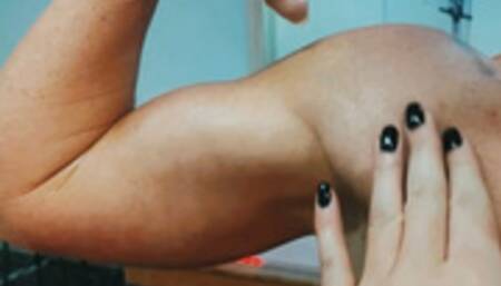 Lexi Max and Siren Max - sexy muscle wroship