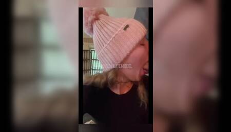 modellyssaxxxkate blowjob (looped)