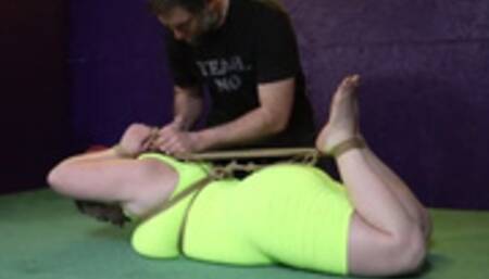 Testing out Curvy MILF Mandi in Bondage HDmp4