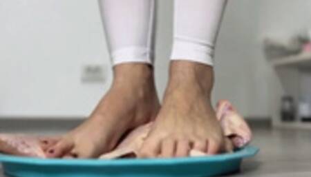 Betty Barefoot Chicken Food Crush - HD MP4