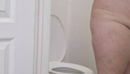 AFTERNOON RANT WHILE TAKING A NUDE PEE