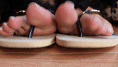 Dolce Amaran do a delicious toe wiggling on a ground pov FOR MOBILE DEVICE USERS - FLIP FLOPS - FRENCH NAILS - WIGGLING TOES - TOES FETISH - NAILS FETISH - BBW - MATURE - MILF - POLISH NAIL FETISH