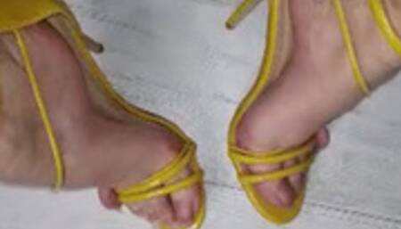 Long Toenails Yellow Heels(small version)
