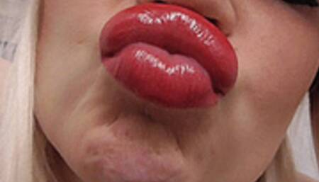 JUICY LIPS UNDER THE CAP!AVI