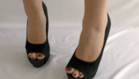 Walking in High Heels - Black Peep Toe Platform Stiletto Pumps