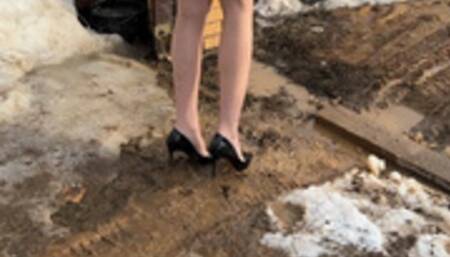 sexy little feet in expensive patent leather shoes walk through the mud and plunge completely into the mud