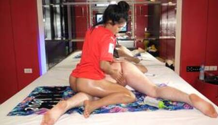 Sex massage from tiny Thai amateur MILF who gave customer that happy end