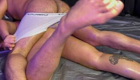 MW-1579 Carlos vs Fiesty Feminista NAKED IN OIL wmv