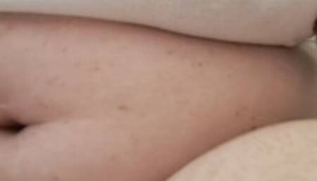 MARSHMALLOW TOILET YUMS PEEING AND MAKING CHOCOLATE