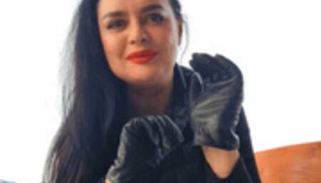 Chocking black leather gloved