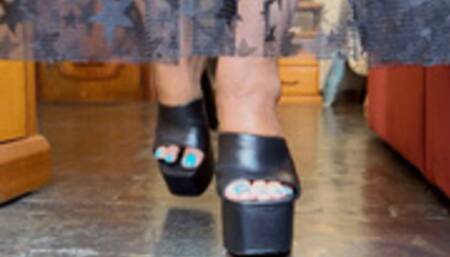 Juliette_RJ educating her toy boy how to lick her feet and having pleasure with it PART 1 - EDUCATIONAL - FEET LICKING - SHOES LICKING - DISCIPLINE - SLAVE HUMILIATION - FEET FETISH - DOMINANT QUEEN