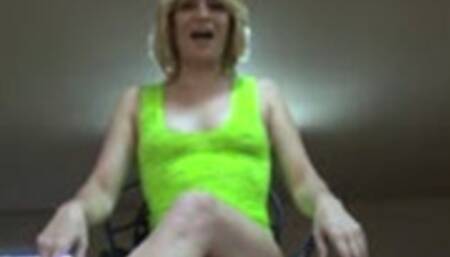 Hottie Wife Carmen Foot Worship And Footjob At The Office! (1st half mp4)