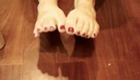 REMOVING RED NAILPOLISH