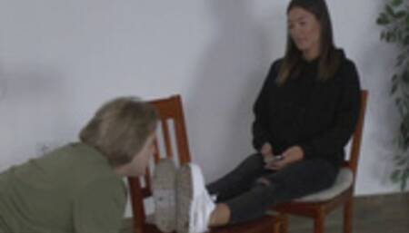 Around Mistress Natasa's legs mp4