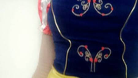 come here dwarf, let me vore you, im your snowhite