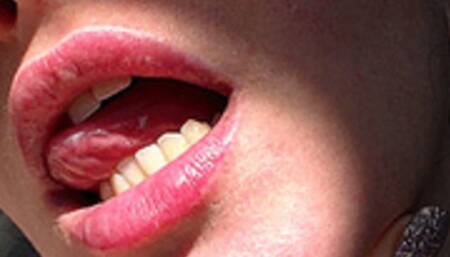 licking sexy lips order