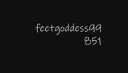 851 Painting my long toenails