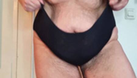 HAIRY BBW SHOWS OF BLACK COTTON GRANNY PANTIES!