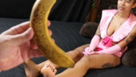 The Banana Challenge with TheBratzDoll101 - WMV (HD1080p)