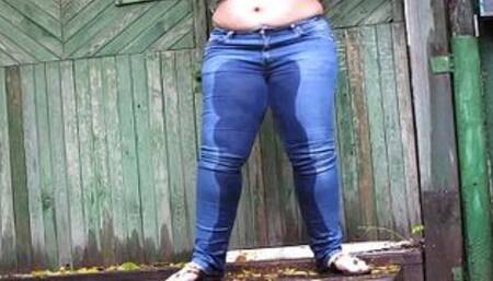 Golden showers and farting in public outdoors. Amateur fetish compilation from chic bbw with big booty and hairy pussy.