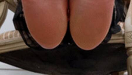 (336) Foot Tease 001: Barefoot and Wrinkled Soles (Mobile, WMV)