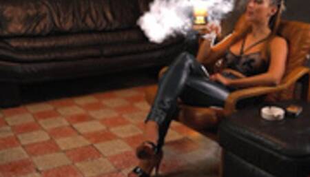 Amanda's smoking habits 4K MP4