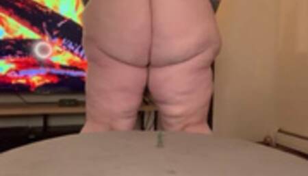 SSBBW Giantess Crushes Tiny Soldier