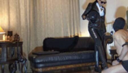 Spursflesh worships Madame Catarina’s feet electrified - Chapter ONE