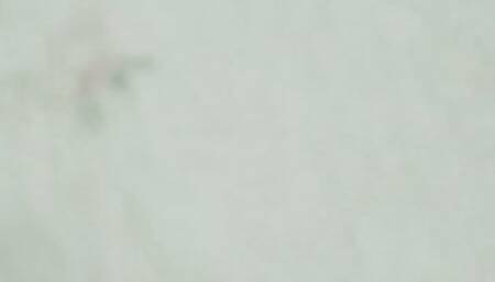 Rough scratching with long natural nails