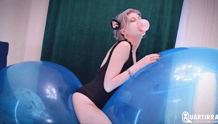 Q850 Stashia rides and deflates RX lloD while blowing bubble gum - 480p