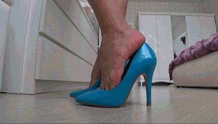 Painful feet in blue shoes Sc