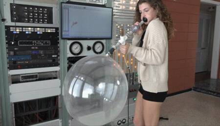 Natalia Blows Up a Plastic Deco Bubble (MP4 - 720p)
