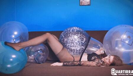 Q856 Cosette pump-to-pops a balloon in her pantyhose - 480p