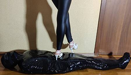 Black Mummy Under The Heels (4K)