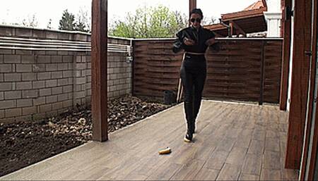 SLIDING ON BANANAS (1920x1080 HD) MP4