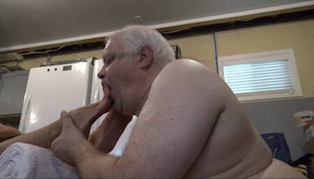 Dirty Feet Licking in the Garage - FULL HD 108p