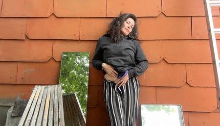 hid from the neighbors in the backyard to show you her sexy soft belly mpg