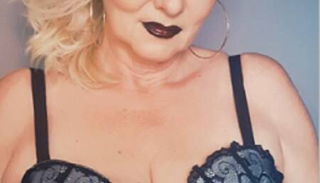 Smokerqueenjoan smokes her Marlboro Red 100 seductive with lots of OMI's and Spit on her tits for you*close up*OMI's*cigarette lick