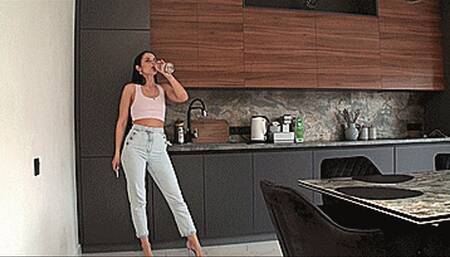 Mega pee in jeans! (1920x1080 HD) MP4