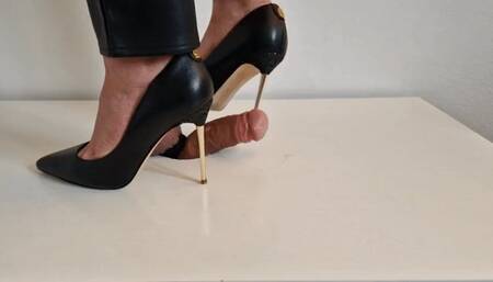 Lady Latisha - CBT Trample Board - Guess Stilettos - close up - HD 1K