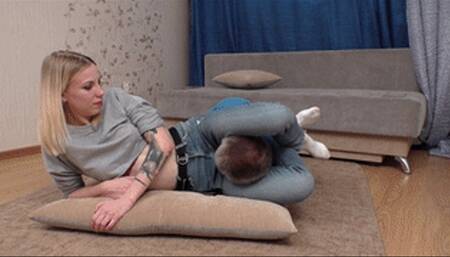 Playful teen-aged chick places her curvy butt on dude's nose, vf2559h 720p