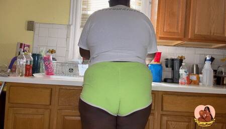 WASHING DISHES IN MY LITTLE GREEN SHORTS AND FARTING SO LOUD MY NEIGHBORS HEAR