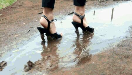 Dirty sandals in a viscous swamp MP4(1920X1080)FHD