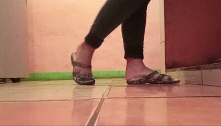 HARD, AGRESSIVE AND HOT STAND SHOEPLAY IN CROCS