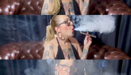 Cigar - Smoke rings - Nose exhales - Smoke in the face and a lot of sensuality