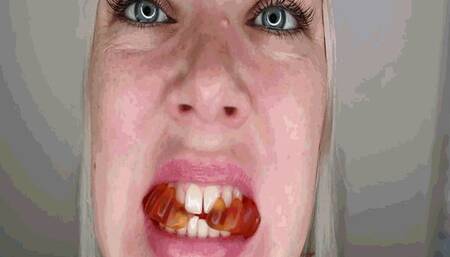 Orange bears on sharp teeth MP4(1280*720)HD